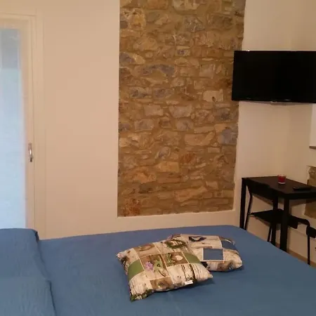 Pietra Di Bismantova Short Lets