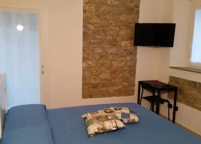 Pietra Di Bismantova Short Lets